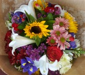 Delivery of a presentation bunch of quality seasonal fresh cut flowers - Click to enlarge